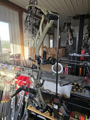 Hoyt RX-8 Ultra Wilderness diestro 60-70 Foto 1 de 4