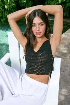 Crop negro de algodón orgánico tejido a mano Foto 1 de 4