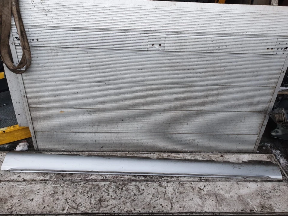 MERCEDES E CLASS LEFT SIDE SKIRT A2136900940 SILVER COLOR 775 W213 SIDE SKIRT NS - Image 1 of 4