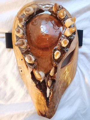máscara madera tallada a mano Foto 1 de 4