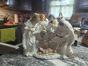 2000 Enesco Nativity White & Gold The Birth Of Christ Very Detailed Beautiful  - Picture 1 of 12