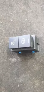 18 19 20 VELAR Left Front Driver Lock Switch ONLY w/o Bezel ID# LR071265 - Picture 1 of 16