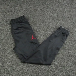 Pantalone Jordan ragazzo piccolo nero rosso jumpman logo atletico joggers coulisse Nike - Foto 1 di 8