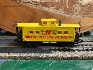 UNKNOWN MAKE  N SCALE THE RED LINE ROUTE CABOOSE - Picture 1 of 2