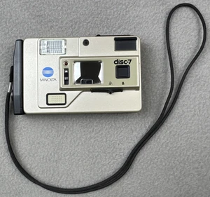 Minolta Disc-7 SELFIE MIRROR fotocamera compact disc pellicola 1983 vintage molto bella - Foto 1 di 12