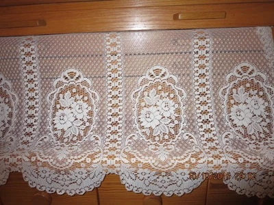 BONITA CENEFA DE ENCAJE--39" ANCHO X 24 1/2" LARGO. ---DISEÑO FLORAL--#T9A-1 Foto 1 de 4