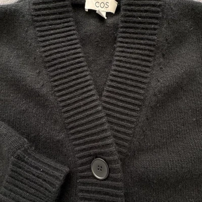 Suéter COS Mujer Grande Negro Lana Cuello en V Botón Cárdigan Acanalado Tejido Foto 1 de 4
