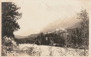 Vintage Postcard Photo Banff Springs Hotel, railway hotel Banff, Alberta, Canada - Picture 1 of 2