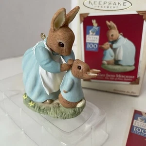 CHRISTMAS ORNAMENT Don't Get Mischief Beatrix Potter Peter Rabbit 2002 Hallmark - Picture 1 of 5