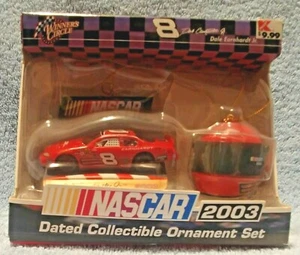 Winner's Circle - 2003 Dale Earnhardt Jr. Juego de adornos de colección con fecha - Imagen 1 de 1