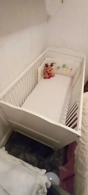 Baby Cot, immaculate condition, in east London - Image 1 of 4