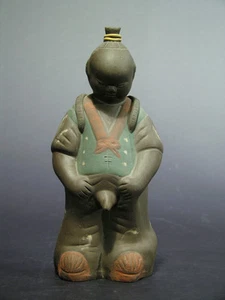 Humorvolle alte chinesische Schlammfigur aus Wasserkorb 7 5/8" - Bild 1 von 5
