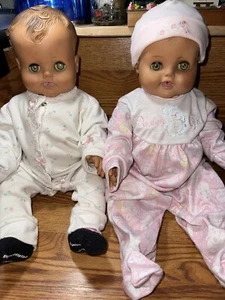 Vintage Alexander Dolls 1960s? Twin Sisters Girls With Outfit Colored Eyes - Foto 1 di 9