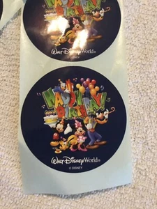 12 Original, authentische WALT DISNEY WORLD Happy Birthday Aufkleber. Unbenutzt - Bild 1 von 3