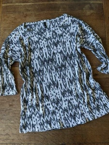 H&M Black And White Aztec Print Jumper Size M - Picture 1 of 4