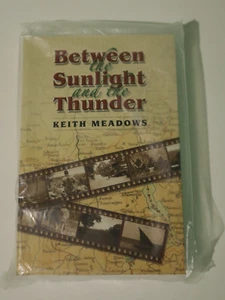 Zwischen Sonnenlicht und Donner von Keith Meadows HISTORISCHES Afrika Kenia PB - Bild 1 von 5