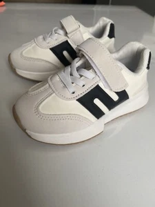 Sneakers für Kinder - Bild 1 von 5