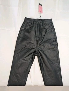 Pretty Little Thing PLT Vaqueros ajustados brillantes negros talla 6 UK NUEVOS CON ETIQUETAS - Imagen 1 de 5