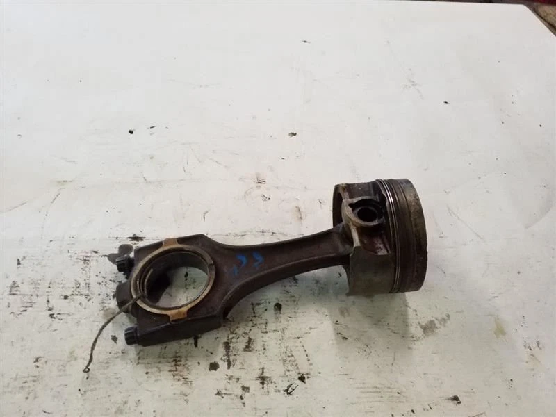 Connecting Rod w/ Piston | Fits 1993-1995 BMW 325i 325is - Image 1 of 4