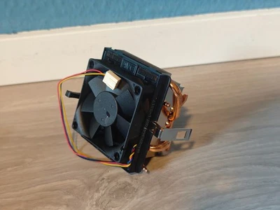 AMD Boxed Kühler für Sockel AM2/​AM2+/​AM3/​AM3+, FM1/​FM2/​FM2+, 754/​939/​940 - Bild 1 von 4