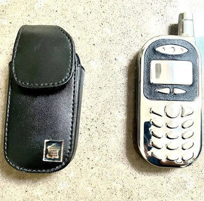 Hidden 4oz Cell Phone Liquor Flask with Belt Case - Image 1 of 4