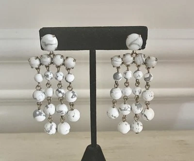 Pendientes J Crew piedra con cuentas blancas punto de caramelo araña llamativa mármol Foto 1 de 4