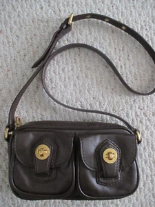 Bolso Bandolera Marc by Marc Jacobs Cuero Marrón Doble Bolsillo - Imagen 1 de 8