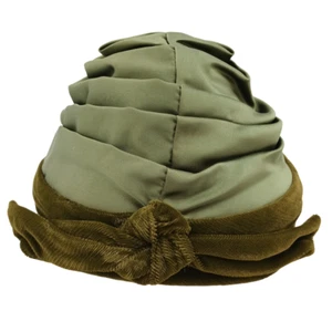 Vintage Ladies Green Velvet Rayon Hat Turban Cloche Beehive Style Beanie - Picture 1 of 12