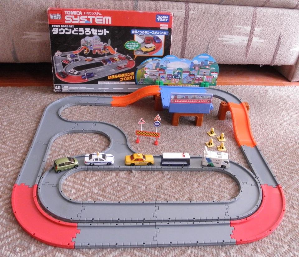 Takara Tomy Tomica Town Road Set with (5) Vehicles (USED READ) - Image 1 of 4