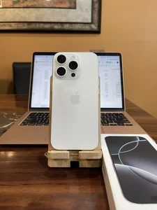 Apple iPhone 16 Pro - 128 Go - Blanc Titane - A3083 (Désimlocké) - Photo 1 sur 9