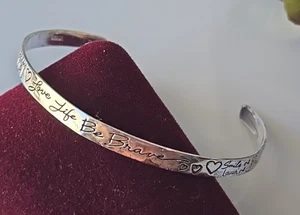 Pulsera inspiradora de brazalete LA fino de plata de ley 925 de 7" - Imagen 1 de 4