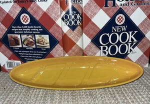 Le Creuset Baker’s Collection Baguette Dish Dijon Yellow - Picture 1 of 5