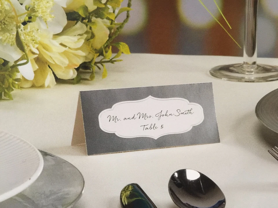 72 PIEZAS LÁMINAS PLATEADAS/DORADAS TARJETAS DE LUGAR RECEPCIÓN ASIENTOS MESA TARJETAS VICTORIA LYNN Foto 1 de 1