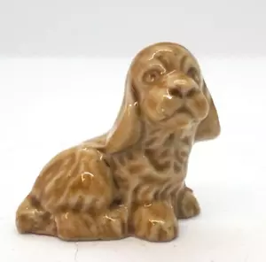 Figura de colección Wade Whimsy marrón cachorro perro rosa de té 1,25" x 1" excelente estado - Imagen 1 de 4