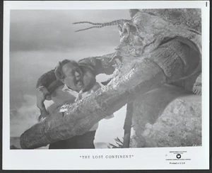 1968 The Lost Continent Original Movie Still Crab Creature Attacking Man Sci-Fi - Picture 1 of 2
