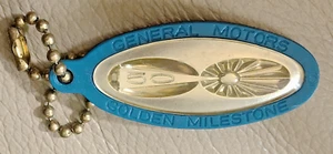 Vintage GM 50 Jahre Schlüsselanhänger & Kette: 1908-1958 goldener Meilenstein; Automobil Sammlerstück - Bild 1 von 2