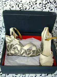 BCBG MAX AZRIA LEAVES CLOTH WEDGE SANDALS DRUSAS-VK SIZE 8 BEIGE LEATHER USED - Photo 1/7