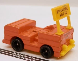 Lucy's Psychiatric Help Car Orange Snoopy Peanuts Mini Diecast AVIVA - Imagen 1 de 2