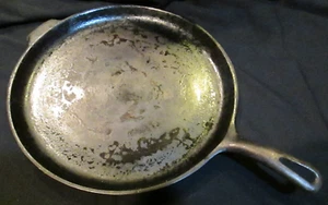 Plancha de hierro fundido vintage pesada de 11 1/4" de diámetro hecha en Estados Unidos - Imagen 1 de 4