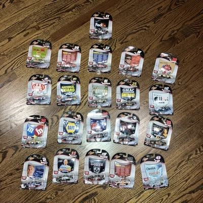 批量 21 张 Hood Magnet Winners 压铸 1: 64 汽车 NASCAR 全新卡 2006“看” — 第 1/4 张图片