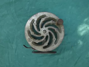 Carrete de pesca antiguo de 4 1/2" sin fabricante en él. - Imagen 1 de 6
