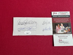 Cachorros Ryne Sandberg, corte notariado "autografiado" (JSA) (escaso/de colección) - Imagen 1 de 1