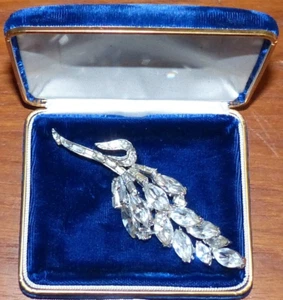 Pell Vintage Mid Century 1950s Flawless Rhinestone Leaf Pin - Picture 1 of 5