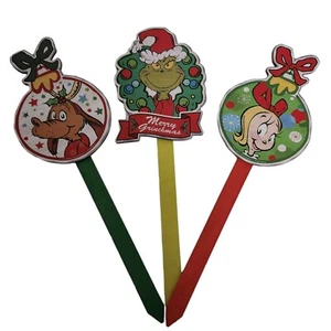 The Grinch Dr Seuss Christmas Sign Yard Stake Wood Santa Hat Ornament Wreath Bow - Picture 1 of 5