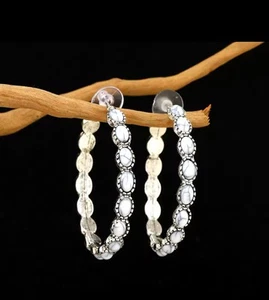 Pendientes de aro Western Boho gris piedra blanca acento en tono plata, 2”, nuevos - Imagen 1 de 2