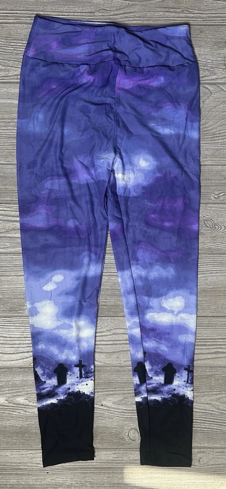 NEU Lularoe TC2 Halloween Leggings gruselig Batik Friedhof Kreuz Grab - Bild 1 von 1