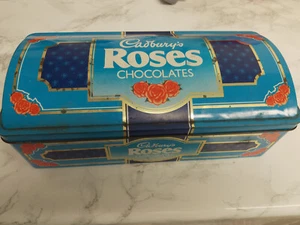 Cadbury's ROSES Chocolates Vintage 1993 Empty 1kg Chest Storage Tin Caddy Prop - Picture 1 of 5