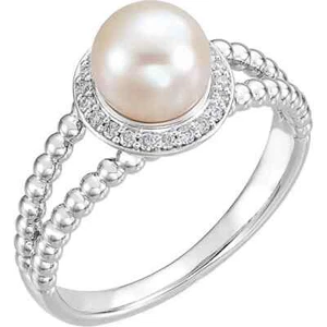 Anillo con cuentas estilo halo de diamantes de agua dulce y 1/8 CTW en oro blanco de 14 K - Imagen 1 de 1