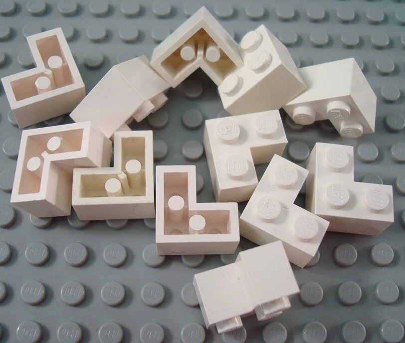 LEGO Lot of 12 White 2x2 Corner Bricks - Image 1 of 1