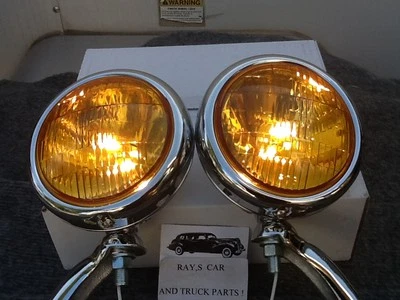 NEW PAIR OF 12 VOLT SMALL VINTAGE STYLE FOG LIGHTS WITH CHROME BRACKETS ! - Image 1 of 4